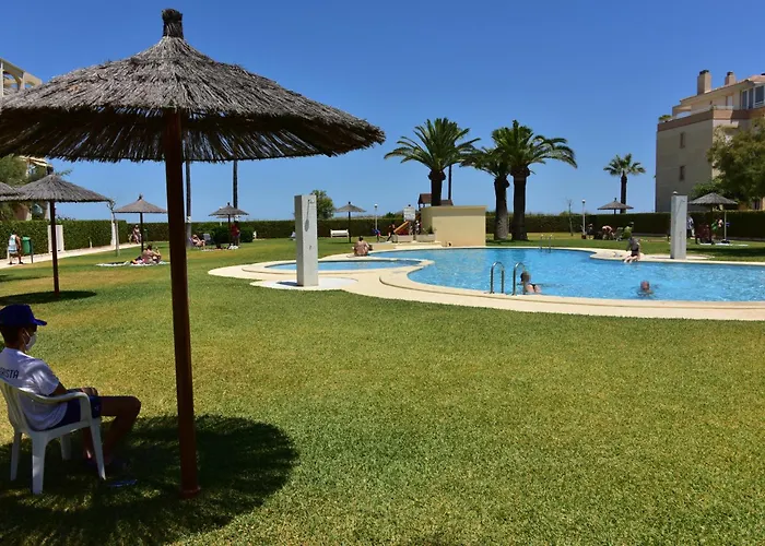 Urbanizacion En Primera Linea De Playa Daire *