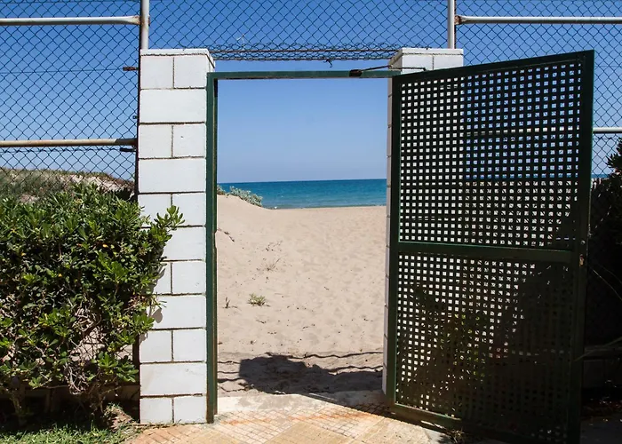 Urbanizacion En Primera Linea De Playa * دينايا